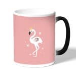 كوب قهوة سحري لون اسود بتصميم فلامنجو بتاج