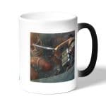 كوب قهوة سحري لون اسود بتصميم قتال مع العملاق الضخم هجوم العمالقة