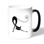 كوب قهوة سحري لون اسود بتصميم قطه كرتونيه