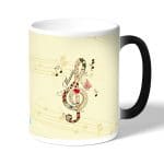 كوب قهوة سحري لون اسود بتصميم نغمة موسيقية جميلة