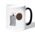 كوب قهوة سحري لون اسود بتصميم وقت القهوة