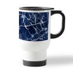 كوب قهوة للسيارة لون ابيض بتصميم أزرق وأبيض