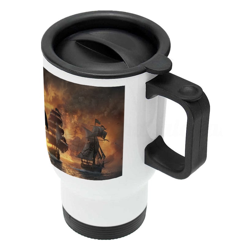 كوب-قهوة-للسيارة-لون-ابيض-بتصميم-أساسنز-كريد-بلاك-فلاغ-3