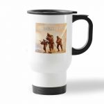 كوب قهوة للسيارة لون ابيض بتصميم اطلاق النار باتلفيلد