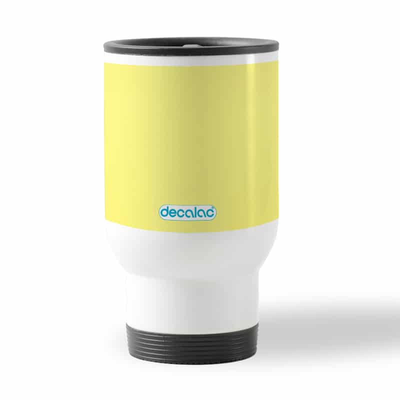 كوب-قهوة-للسيارة-لون-ابيض-بتصميم-اكسسوارات-يد-امرأة-1