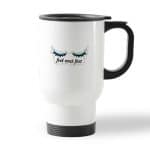 كوب قهوة للسيارة لون ابيض بتصميم رموش