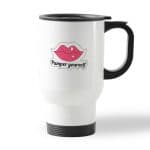 كوب قهوة للسيارة لون ابيض بتصميم شفاه جذابه