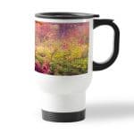 كوب قهوة للسيارة لون ابيض بتصميم غابه ورود