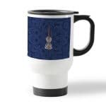 كوب قهوة للسيارة لون ابيض بتصميم كمان مزخرف