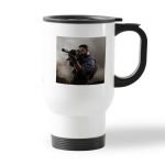 كوب قهوة للسيارة لون ابيض بتصميم كول أوف ديوتي قناص