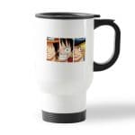 كوب قهوة للسيارة لون ابيض بتصميم لوفي وشقيقاه ون بيس