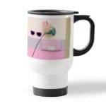 كوب قهوة للسيارة لون ابيض بتصميم ورد مميز