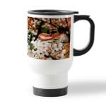 كوب قهوة للسيارة لون ابيض بتصميم ورود