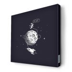 لوحة جدارية قماش كانفس باطار خشبي داخلي بتصميم رائد فضاء