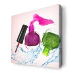 لوحة جدارية قماش كانفس باطار خشبي داخلي بتصميم مناكير