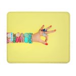 ماوس باد جلدية بتصميم اكسسوارات يد امرأة