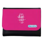 محفظة جلد  بتصميم اعطني قبلة محفظة جلد  بتصميم اعطني قبلة