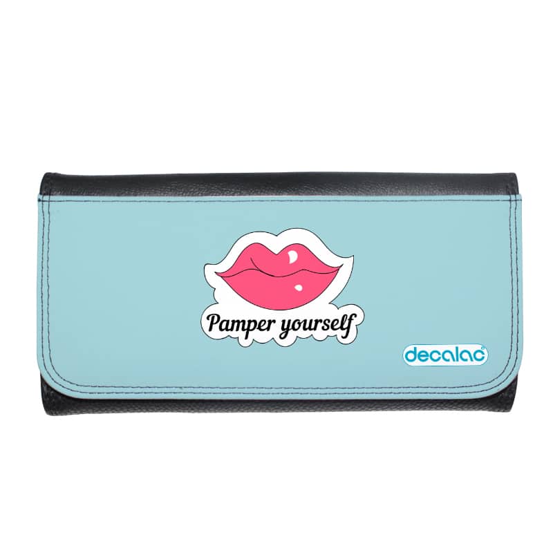 محفظة جلد بتصميم شفاه جذابه محفظة جلد بتصميم شفاه جذابه