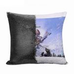 مخدة سحرية مع الحشوة لون اسود بتصميم الصيّادة إلوي هورايزن زيرو داون