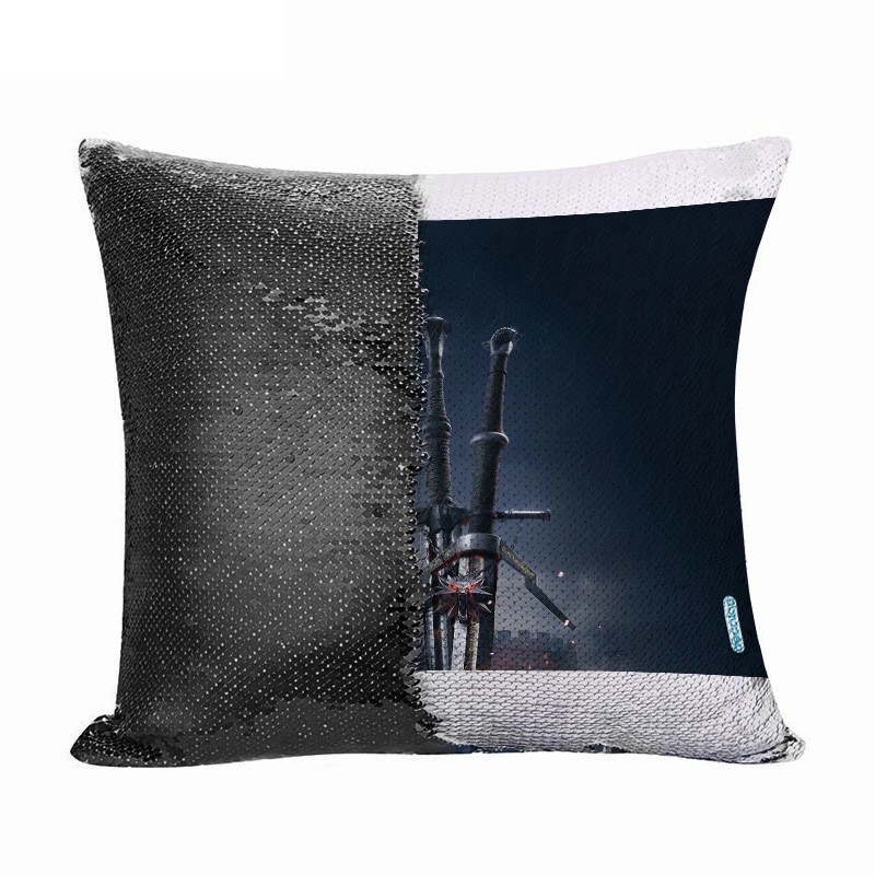 مخدة سحرية مع الحشوة لون اسود بتصميم سيف فضي أفعواني من ذا ويتشر 3 وايلد هانت مخدة سحرية مع الحشوة لون اسود بتصميم سيف فضي أفعواني من ذا ويتشر 3 وايلد هانت