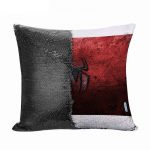 مخدة سحرية مع الحشوة لون اسود بتصميم شعار سبايدرمان