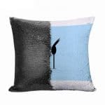 مخدة سحرية مع الحشوة لون اسود بتصميم طائر أسود