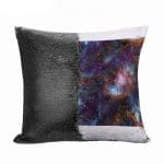 مخدة سحرية مع الحشوة لون اسود بتصميم فضاء بنفسجي