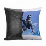 مخدة سحرية مع الحشوة لون اسود بتصميم فورت نايت تسلق جبل جليدي