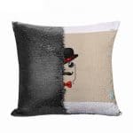 مخدة سحرية مع الحشوة لون اسود بتصميم قبعة وشوارب