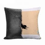 مخدة سحرية مع الحشوة لون اسود بتصميم قط اسود