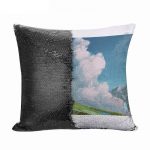 مخدة سحرية مع الحشوة لون اسود بتصميم قلعه هاول المتحركة