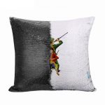 مخدة سحرية مع الحشوة لون اسود بتصميم لوفي و زورو ون بيس