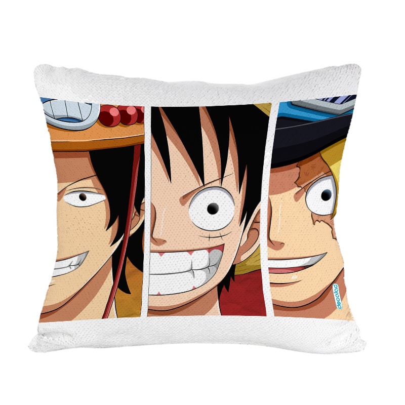 مخدة-سحرية-مع-الحشوة-لون-اسود-بتصميم-لوفي-وشقيقاه-ون-بيس-1