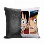 مخدة سحرية مع الحشوة لون اسود بتصميم لوفي وشقيقاه ون بيس