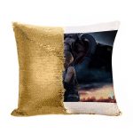 مخدة سحرية مع الحشوة لون ذهبي بتصميم جيل فالنتاين رزدنت ايفل 3