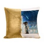 مخدة سحرية مع الحشوة لون ذهبي بتصميم خيوط جمعتنا معا انمي