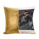 مخدة سحرية مع الحشوة لون ذهبي بتصميم قتال مع العملاق الضخم هجوم العمالقة