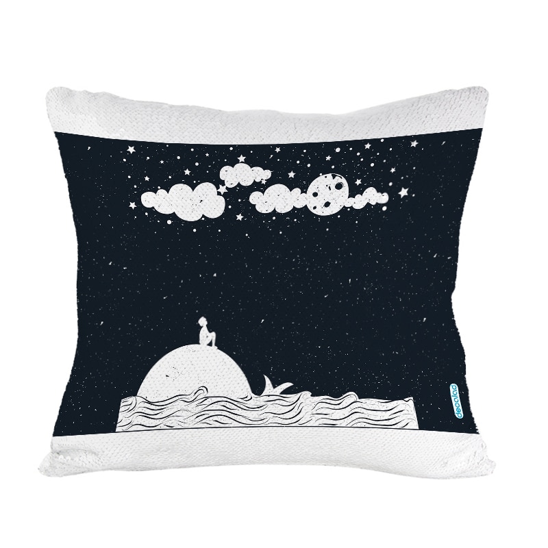 مخدة-سحرية-مع-الحشوة-لون-ذهبي-بتصميم-قمر-والنجوم-1