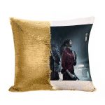 مخدة سحرية مع الحشوة لون ذهبي بتصميم ليون وكلير رزدنت إيفل 2