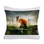 مخدة مع الحشوة بتصميم الأميرة صاحبة القوس والسهم