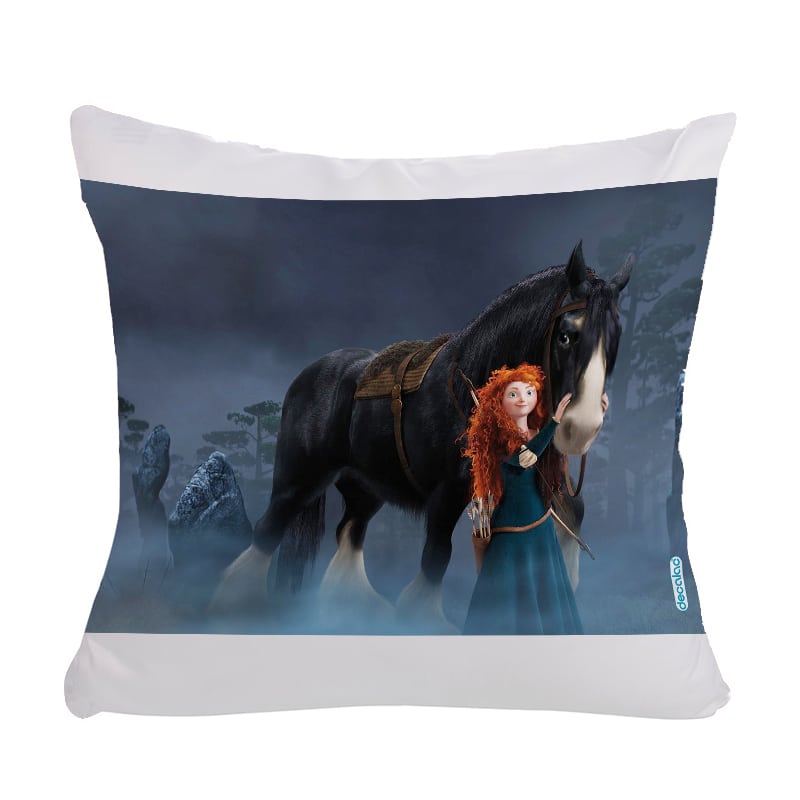 مخدة مع الحشوة بتصميم الأميرة مريدا مخدة مع الحشوة بتصميم الأميرة مريدا