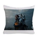 مخدة مع الحشوة بتصميم سام بريدجز ديث ستراندنغ