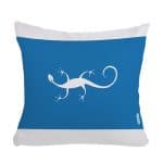 مخدة مع الحشوة بتصميم سحليه