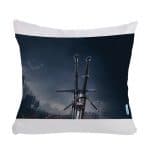 مخدة مع الحشوة بتصميم سيف فضي أفعواني من ذا ويتشر 3 وايلد هانت