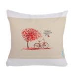 مخدة مع الحشوة بتصميم عيد حب سعيد