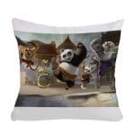 مخدة مع الحشوة بتصميم كونغ فو باندا