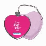 مرآة جيب جلد قلب بتصميم اعطني قبلة