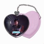 مرآة جيب جلد قلب بتصميم الشرطيه جيل فالنتاين  رزدنت ايفل 3