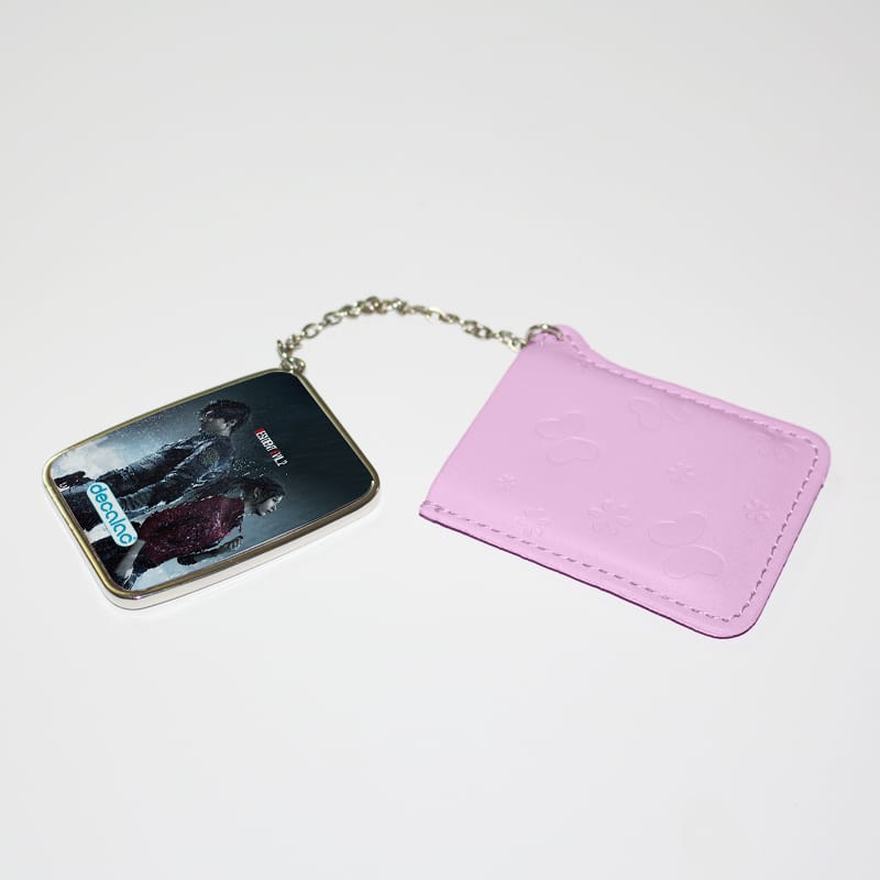 مرآة-جيب-جلد-مستطيلة-بتصميم-ليون-وكلير-رزدنت-إيفل-2-1