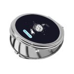 مرآة جيب صغيرة دائرية بتصميم رائد فضاء